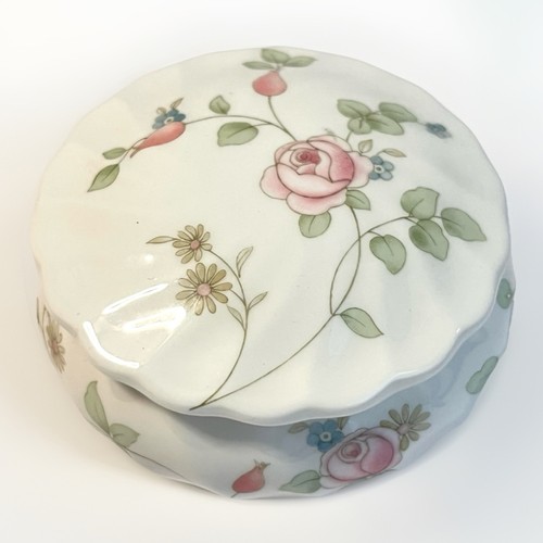 Wedgewood bone china rosehip - bone,