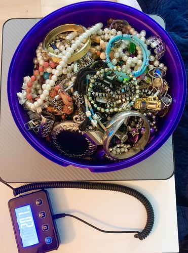 Mixed costumejewellery - kg,