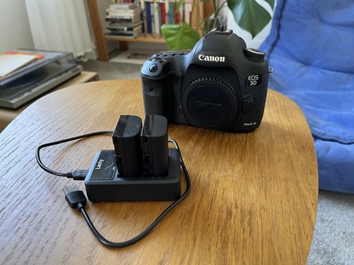 Canon eos mark - canon, digital
