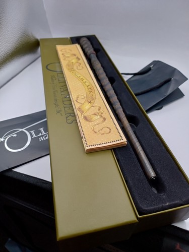 Ollivanders holly wand - holly,