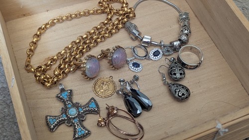 Jewllery some hallmarked - some,