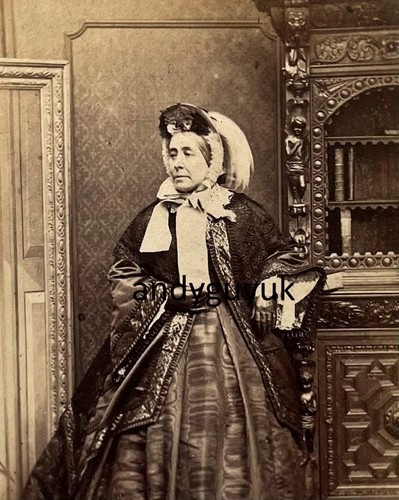 Cdv lady fine feather - in,