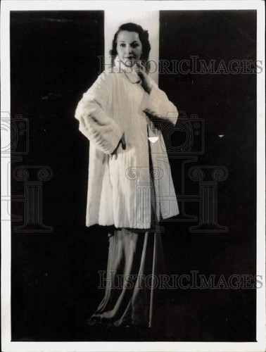 1934 press photo - photo, models
