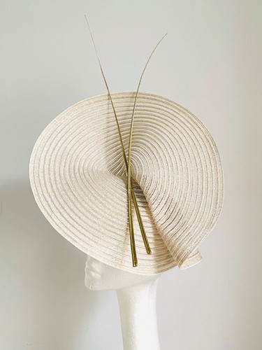 Gold saucer disc hat