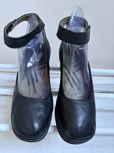 Fly london black leather wedge - london,
