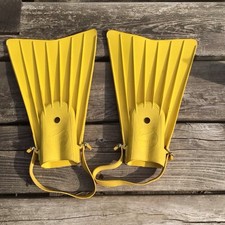 Vintage Retro 1970s Childrens Britmarine Clipper Flippers Size 31-34 / 12-1