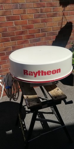 Motor cruiser raytheon radar - cruiser,