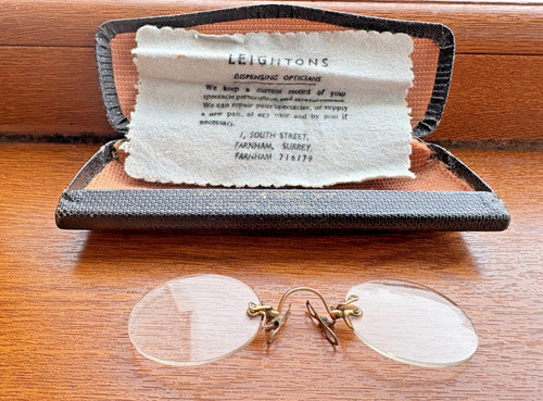 Pince nez glasses with - nez,