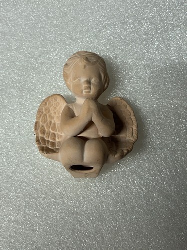 Small praying terracotta angel - praying,