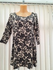 M&S Black Beige Lace Pattern