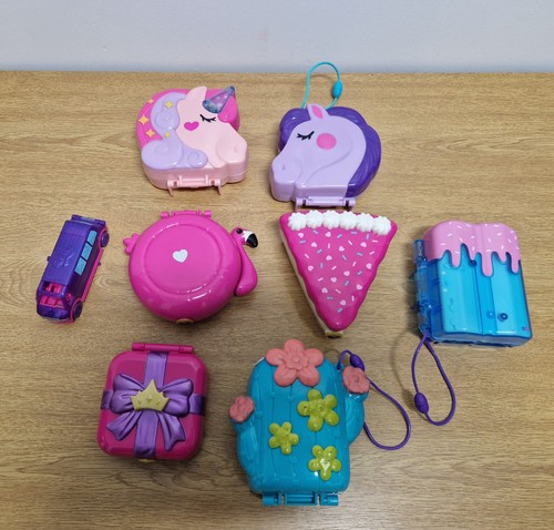 Polly pocket bundle.
