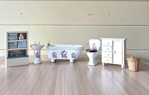 Hello kitty dolls house - hello,