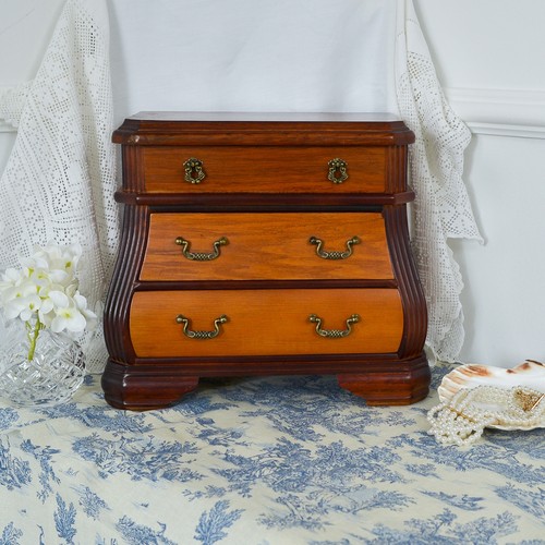 Vintage wooden bombe style - bombe,