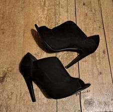 Unboxed Size 6 Black Stiletto