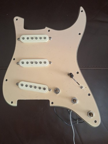 Original fender scratchplate - fender,