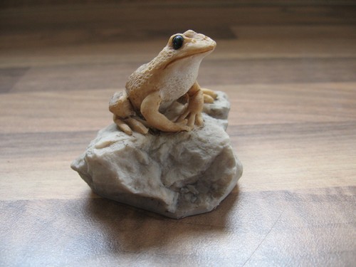Arden sculptures frog on - sculptures,