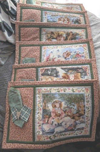 Set placemats with - of,