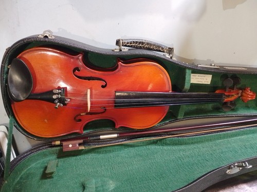 Skylark brand violin - brand,
