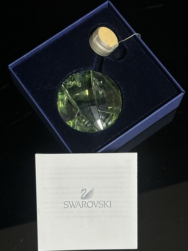 Swarovski scs green crystal - green,