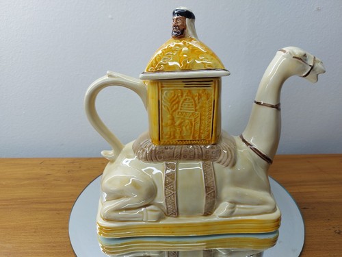 Tony wood teapot camel rider - wood,
