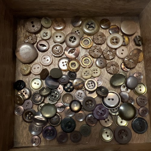 Bundle vintage buttons - of,