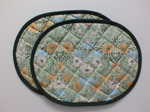 Pair quilted oval - quilted, table