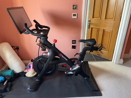 Pristine peloton bike - peloton,