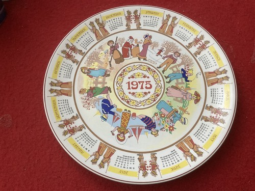 Wedgwood calender plate 1975 - plate,
