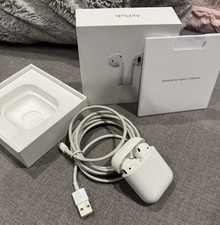 APPLE AIRPODS  1ST GEN with Charging Case & Cable - White