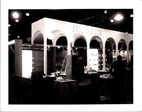 Jeannette glass trade - trade, show