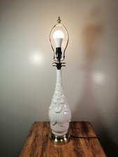 White ceramic artichoke table