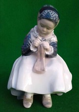 ROYAL COPENHAGEN - AMAGER GIRL KNITTING - 1314.