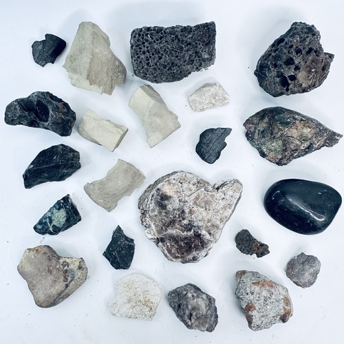 Mixed natural stones job - mixed, lot