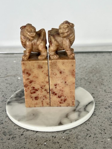 Pair foo fighting dogs - of,