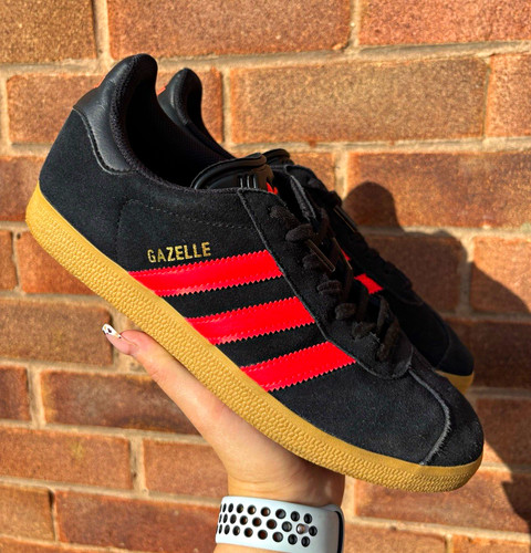 Adidas gazelle black red suede - black/red,