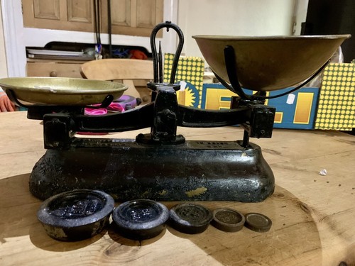 Vintage cast iron avery scales - cast,