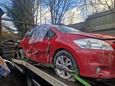 TOYOTA AURIS 2009-11 1.4