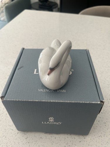 Lladro elegant swan - lladro,