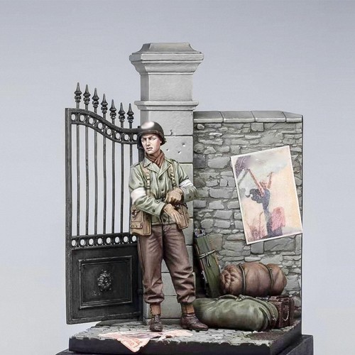 Base with gate wall model - &,