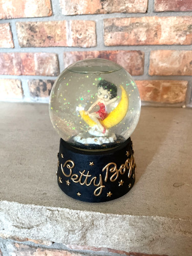 Betty boop sitting the - boop, on