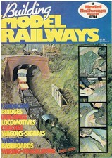 PLANNING DESIGNING BUILDING MODEL RAILWAY LAYOUTS PRIMARILY IN OO/HO GAUGE GUIDE