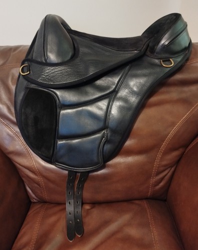 Quality treeless saddle with - quality,