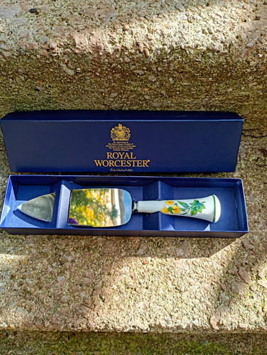 Royal worcester boxed - royal, cake/pie