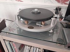 Michell Gyro SE with Rega RB300 arm, HR PSU and Ortofon 2M stylus.