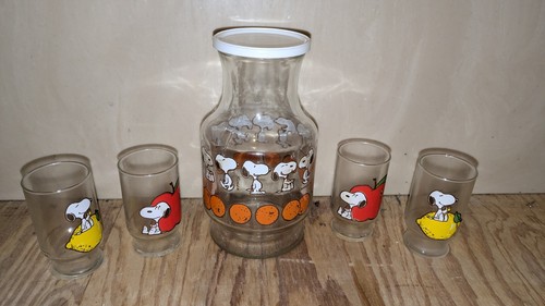 Snoopy juice carafe cups 1958 - juice,