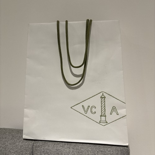 Van cleef and arpels gift - van,