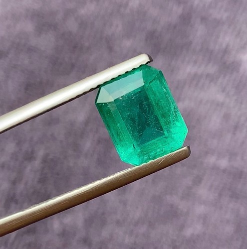 87ct natural vivid green - natural,