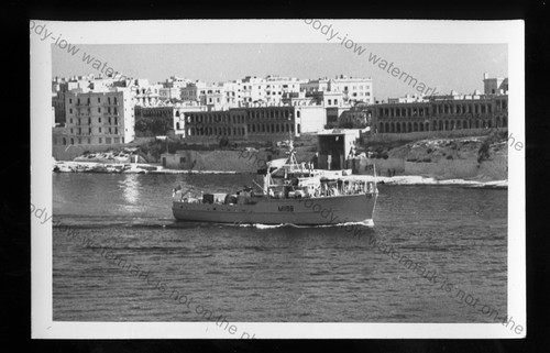Nv021 royal navy minesweeper - -,