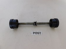 Rear wheel pin triumph - rear,