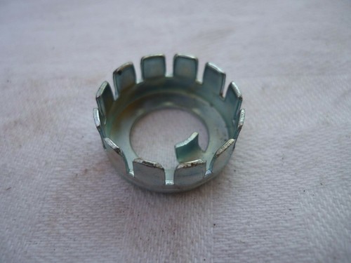Vespa clutch castle nut tab - nut,
